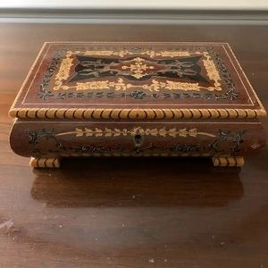 carillon svizzero music/jewelry box. Italy